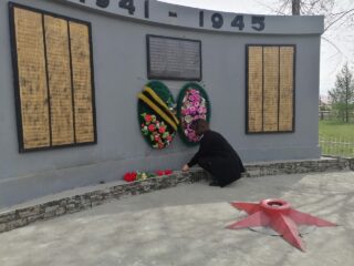 Возложение цветов к обелиску Победы!